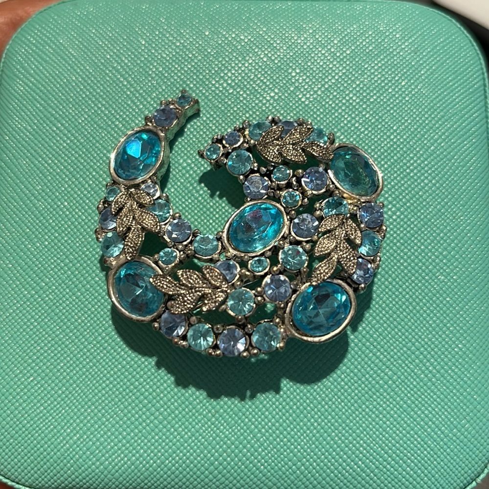 Vintage rhinestone brooch - Picture 2 of 3